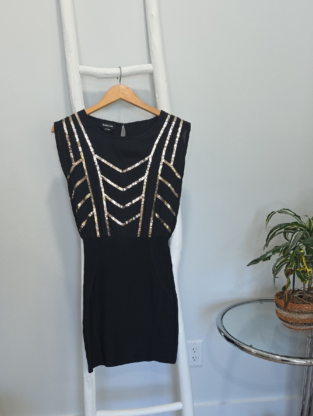 Bebe Gold Sequin Chevron Embellished Black Cocktail Bodycon Dress